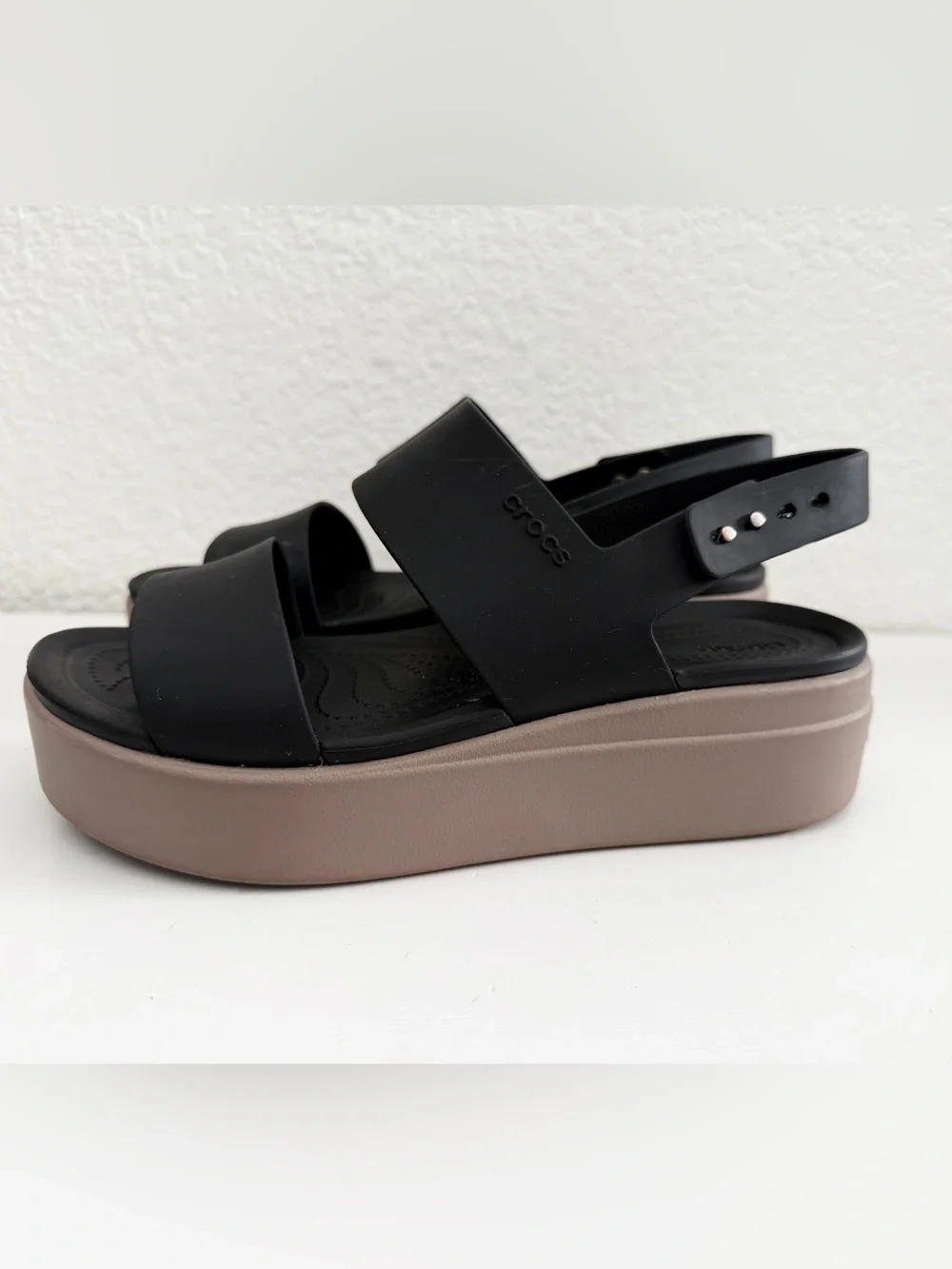 CROCS Women's Brooklyn Low Wedge Platform Sandal (Black) Size 9